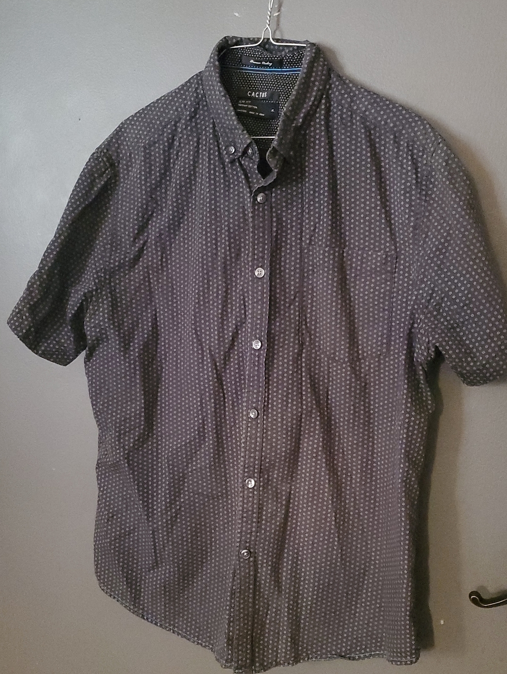 Cactus Men's Short Sleeve Button-Down Shirt in Charcoal with Dot Pattern